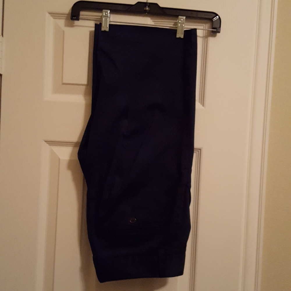 Navy blue capri pants.